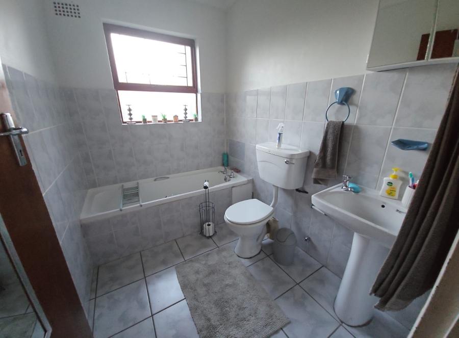 To Let 3 Bedroom Property for Rent in Diep River Western Cape